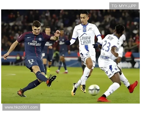 巴黎中场流畅性存疑,高强度对抗下衔接不稳,稳定性面临考验 巴黎中场流畅性存疑,高强度对抗下衔接不稳,稳定性面临考验